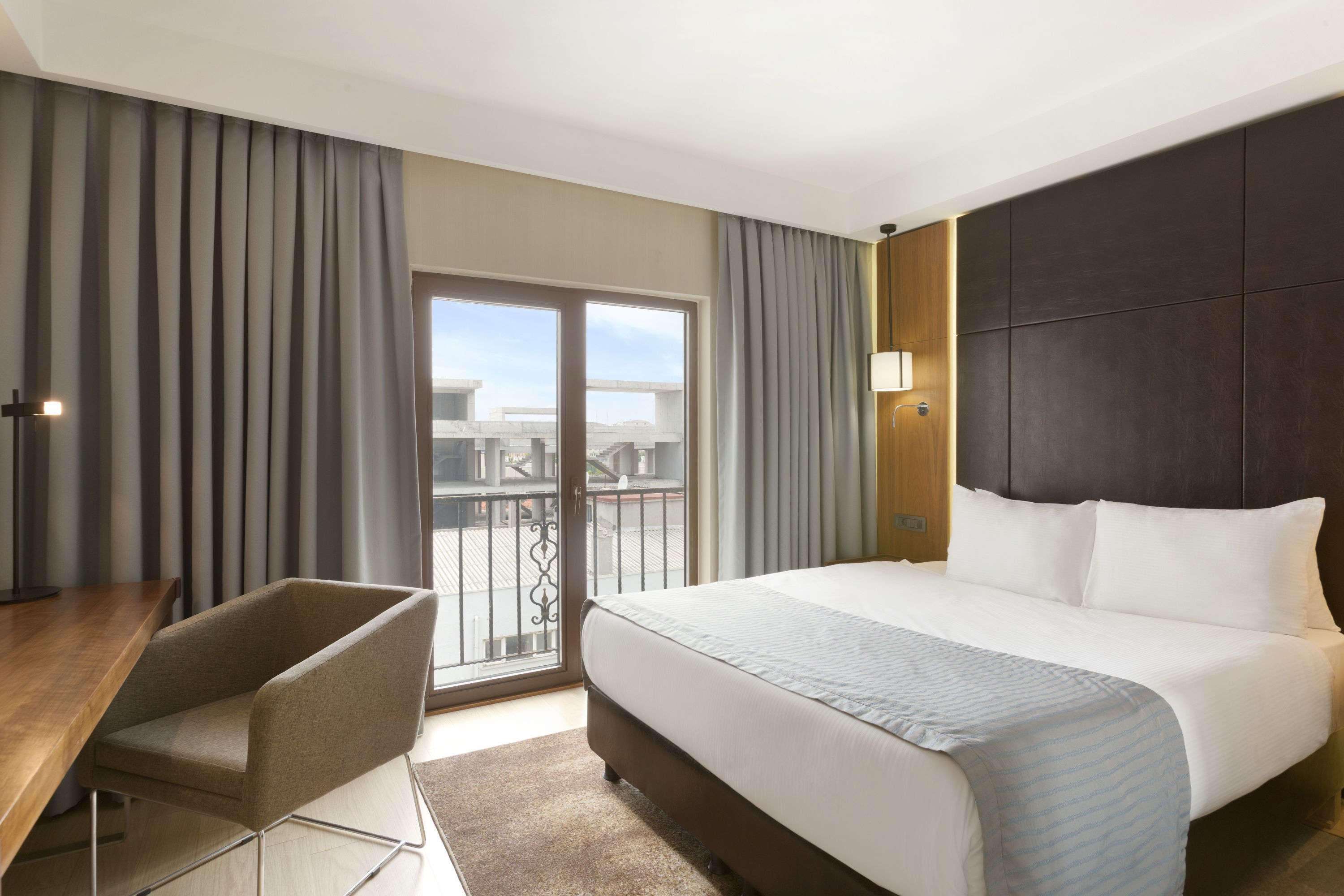 Hotel Ramada By Wyndham Istanbul Florya Exterior foto