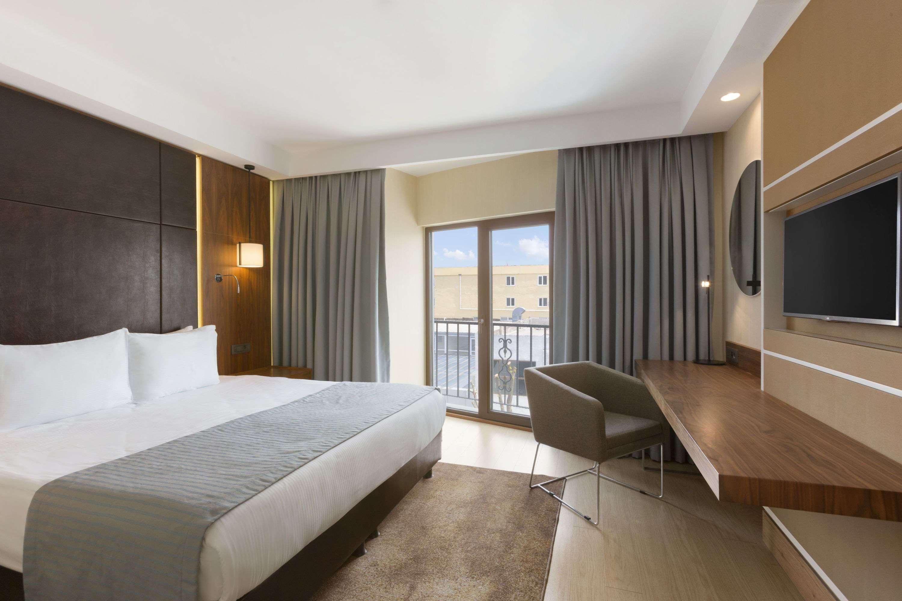 Hotel Ramada By Wyndham Istanbul Florya Exterior foto