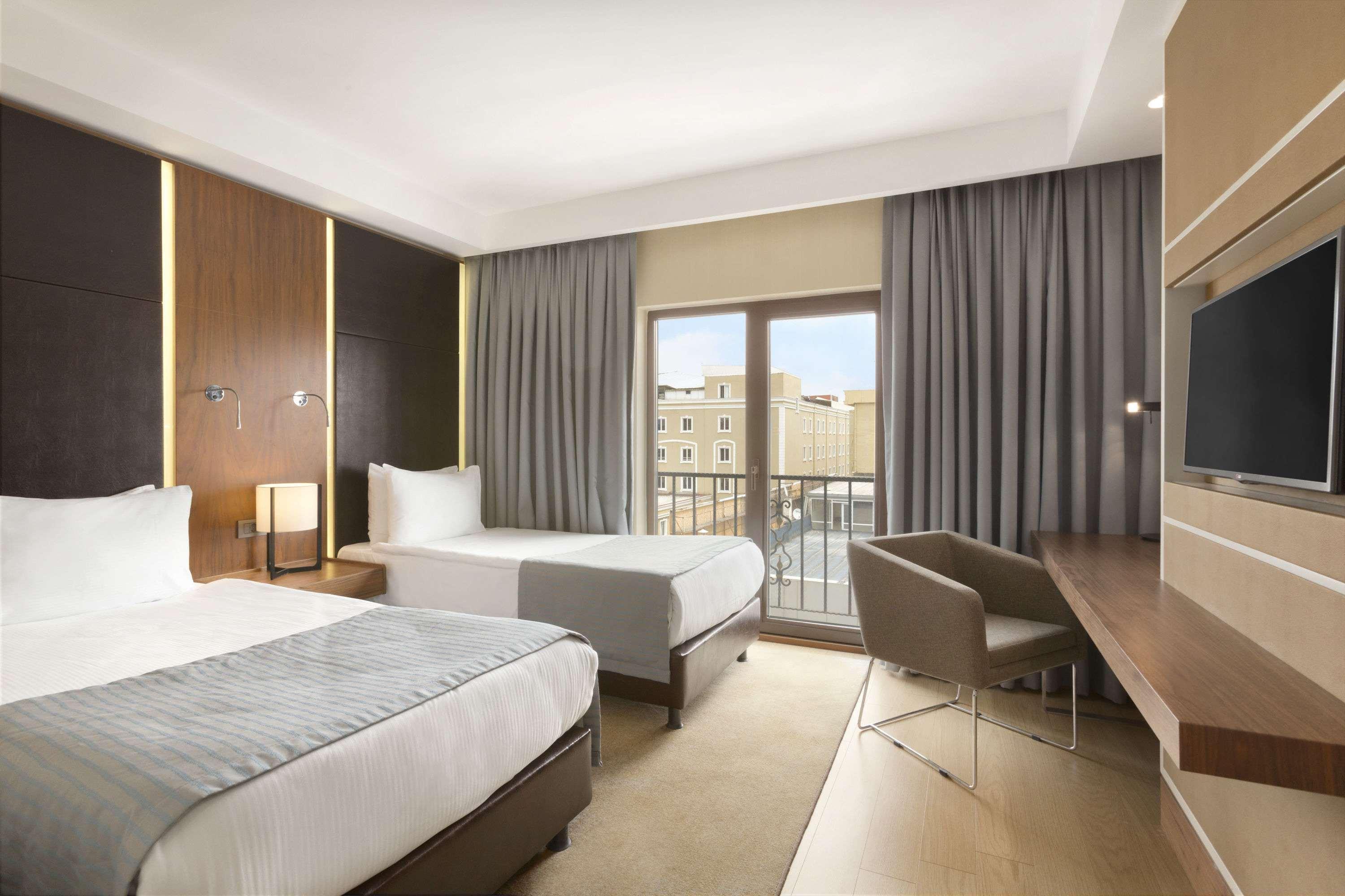 Hotel Ramada By Wyndham Istanbul Florya Exterior foto