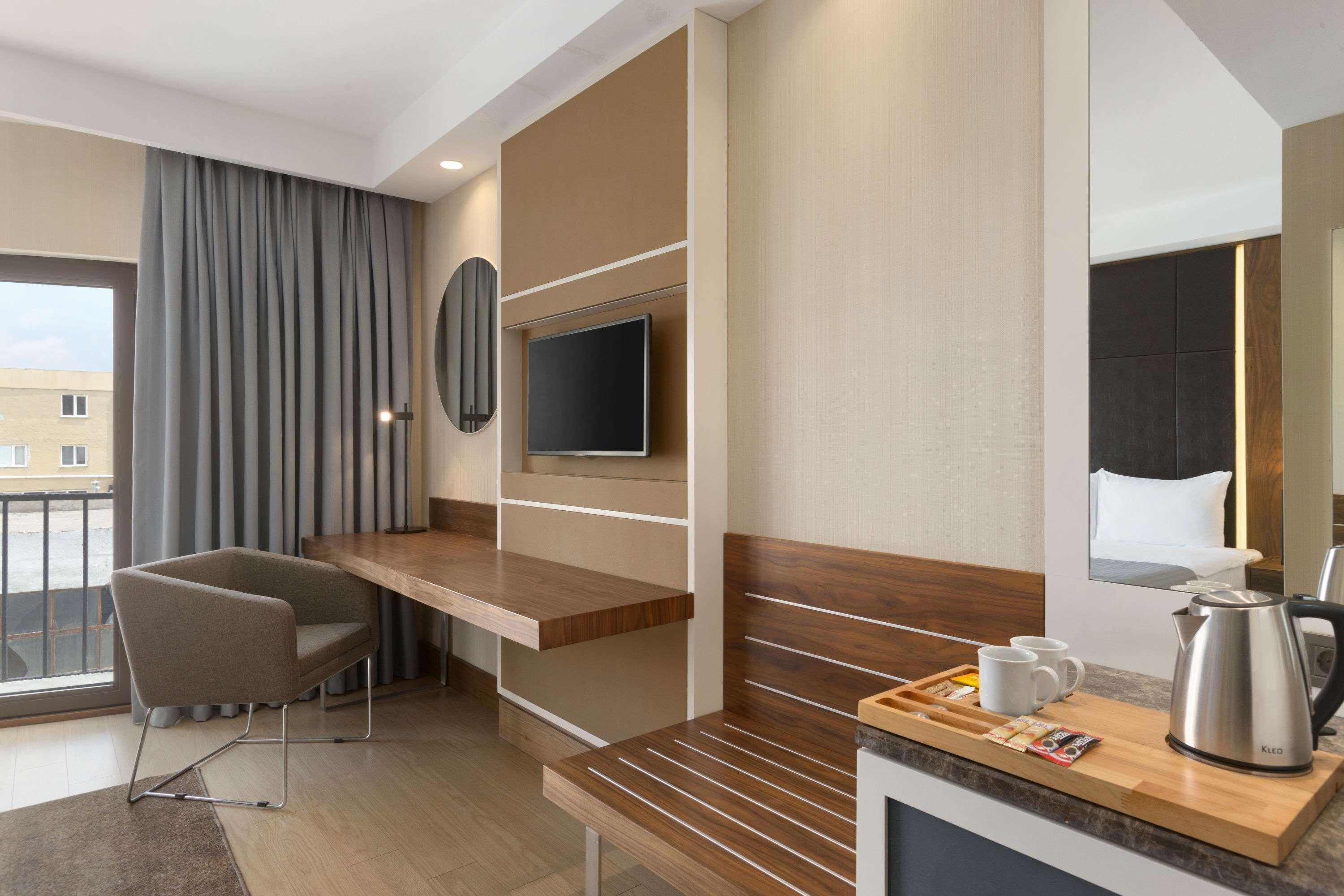 Hotel Ramada By Wyndham Istanbul Florya Exterior foto