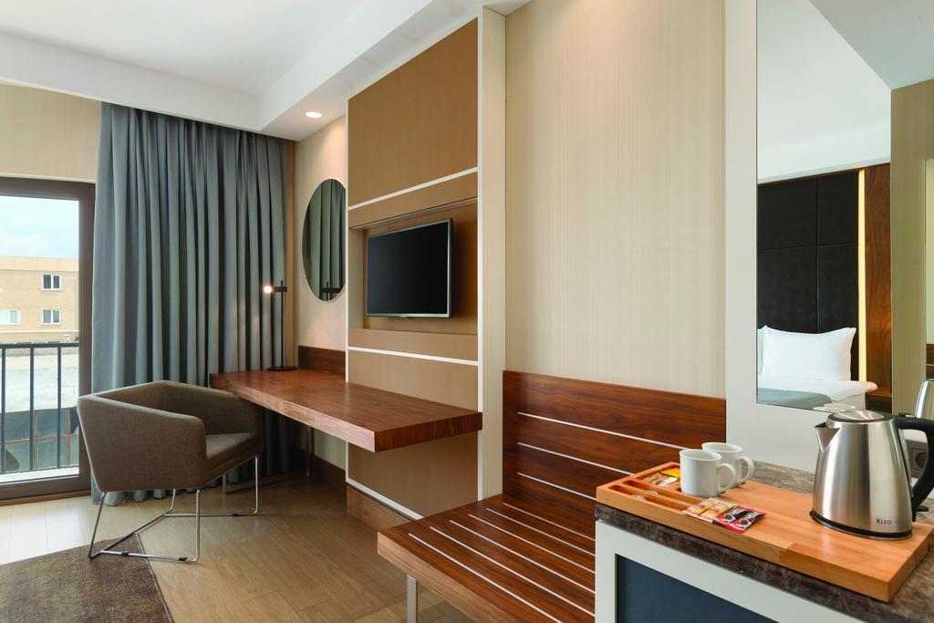 Hotel Ramada By Wyndham Istanbul Florya Exterior foto