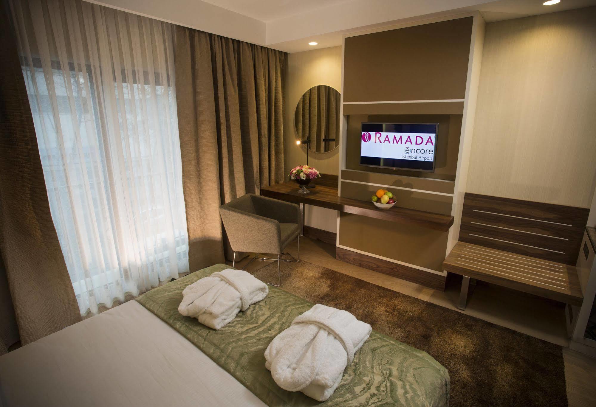 Hotel Ramada By Wyndham Istanbul Florya Exterior foto
