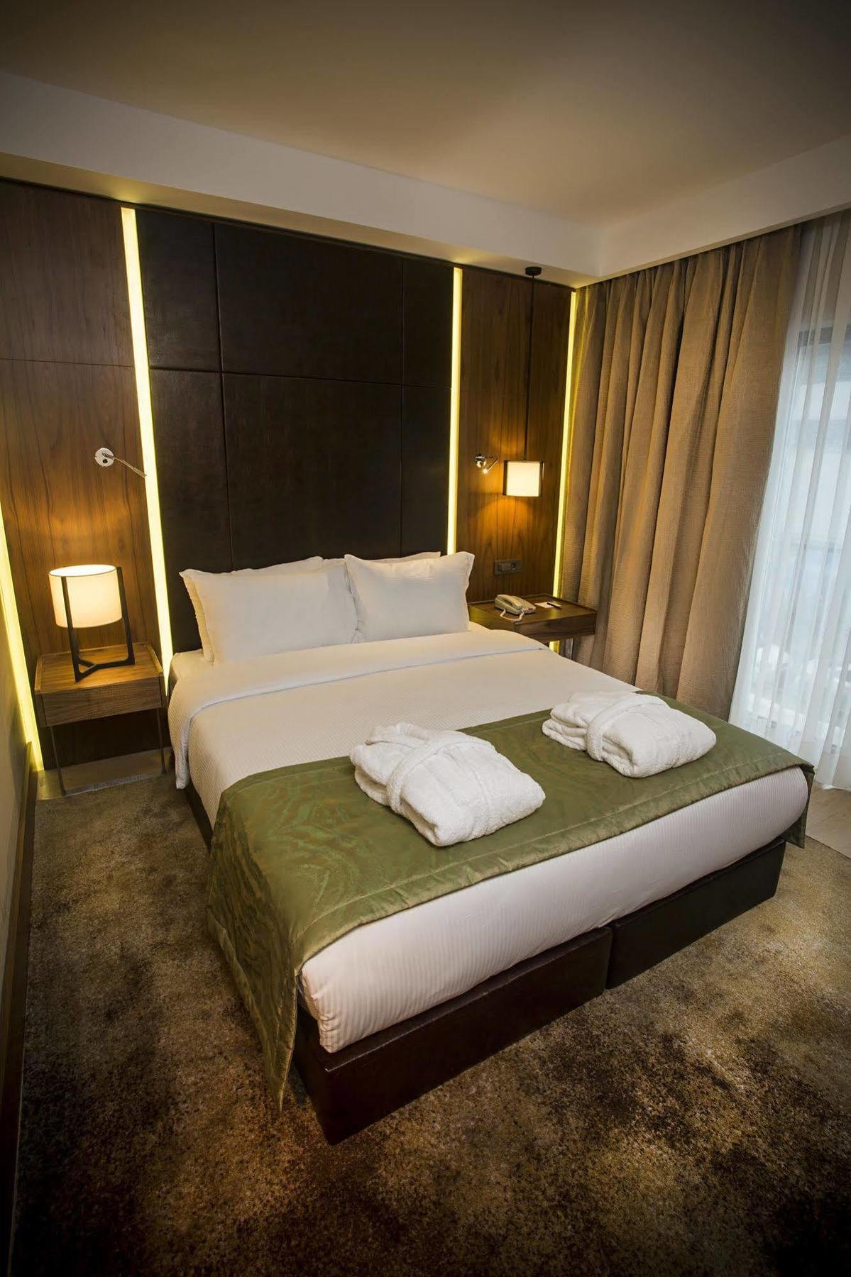 Hotel Ramada By Wyndham Istanbul Florya Exterior foto
