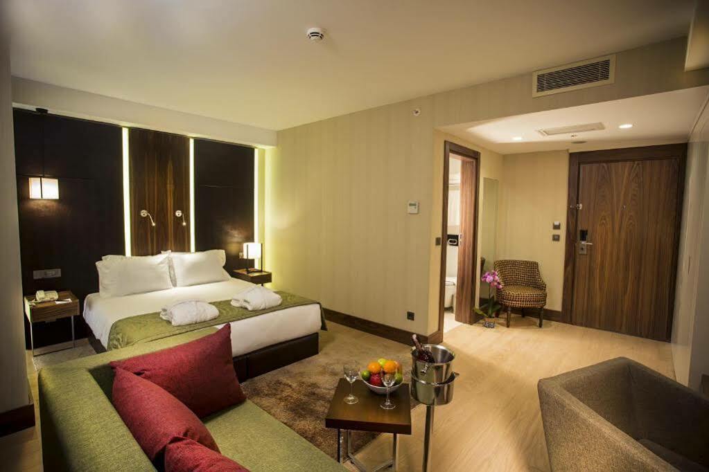 Hotel Ramada By Wyndham Istanbul Florya Exterior foto